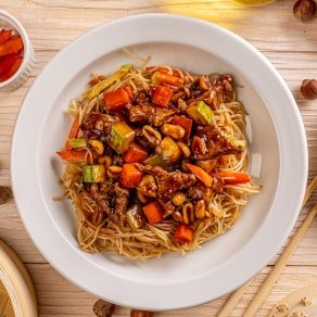 Fideos con salteado de carne